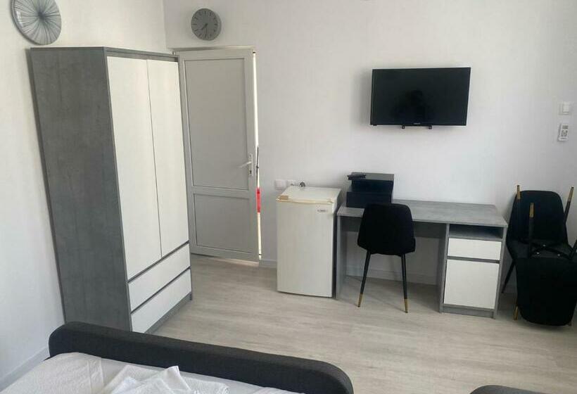 标准三人间, Paradox Movila