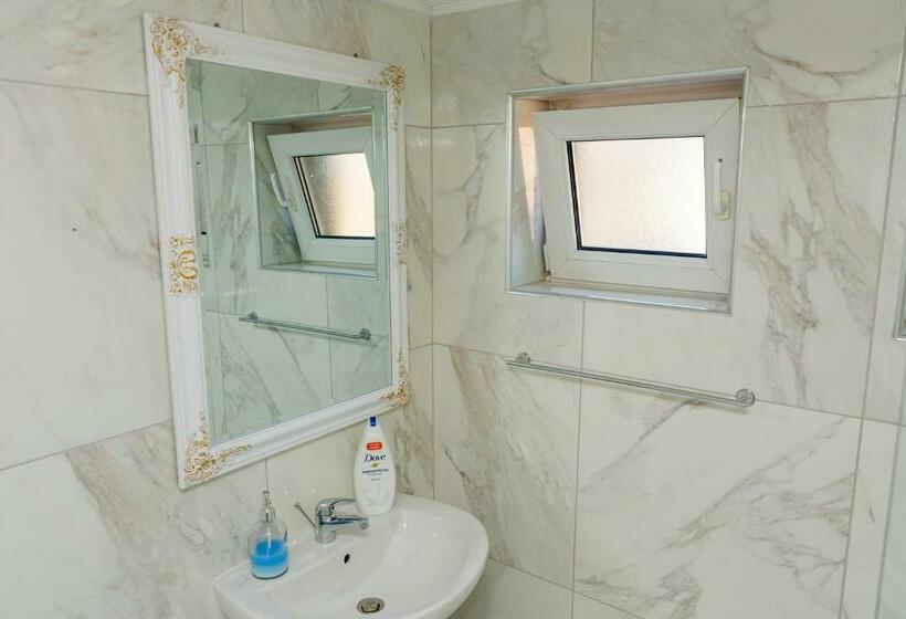 シングルデラックスルーム, Pensiunea Pictorilor