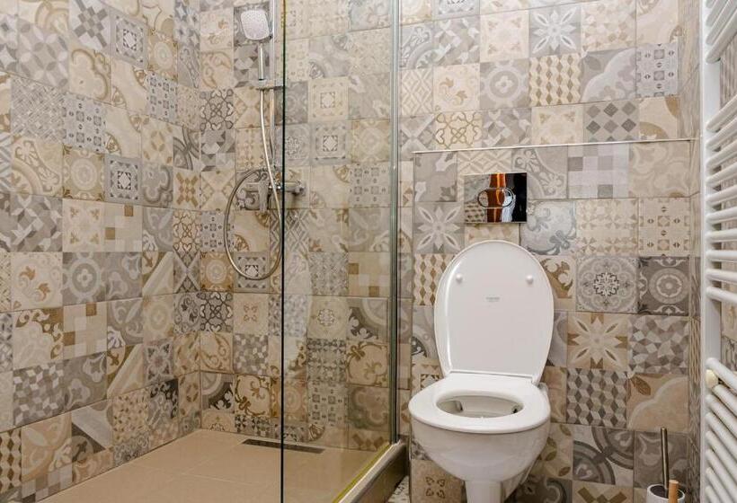 اتاق سوپریور با تخت بزرگ, Pensiunea Pictorilor