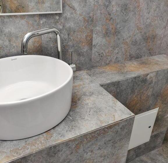 ジュニアスイート, Pensiunea Pictorilor