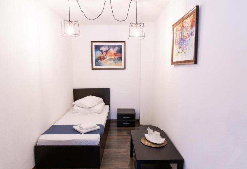 ジュニアスイート, Pensiunea Pictorilor