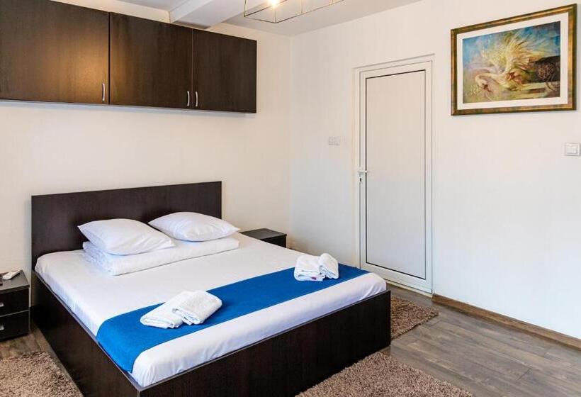 ジュニアスイート, Pensiunea Pictorilor