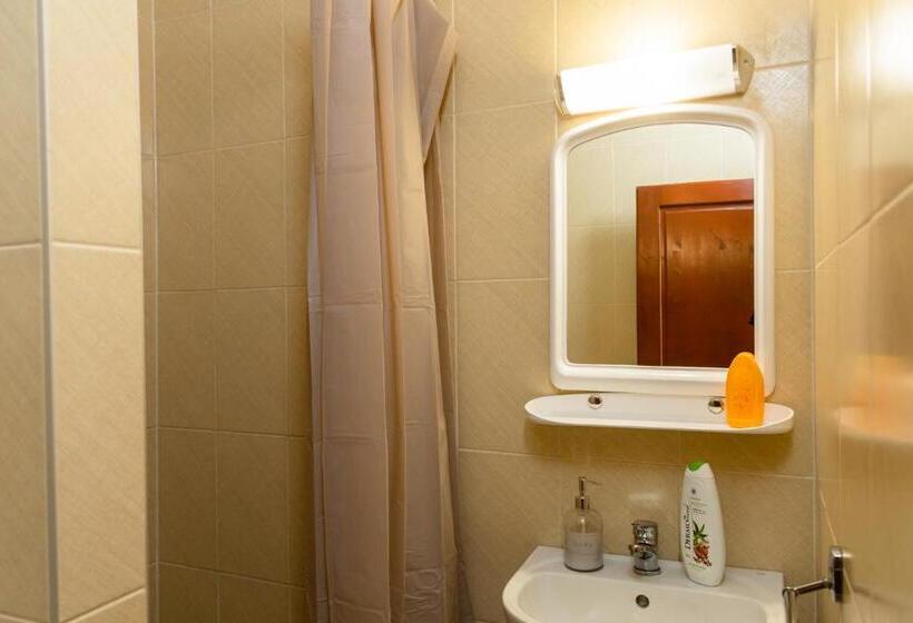 ジュニアスイート, Pensiunea Pictorilor