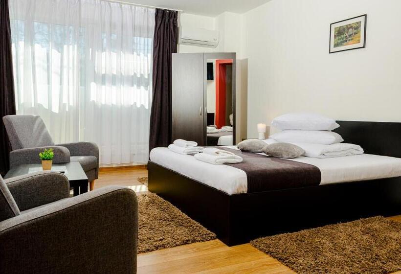 ジュニアスイート, Pensiunea Pictorilor