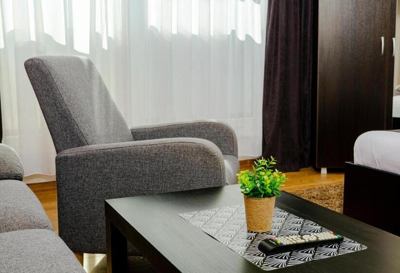 ジュニアスイート, Pensiunea Pictorilor