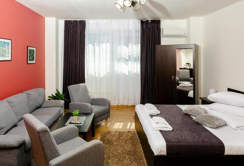 ジュニアスイート, Pensiunea Pictorilor