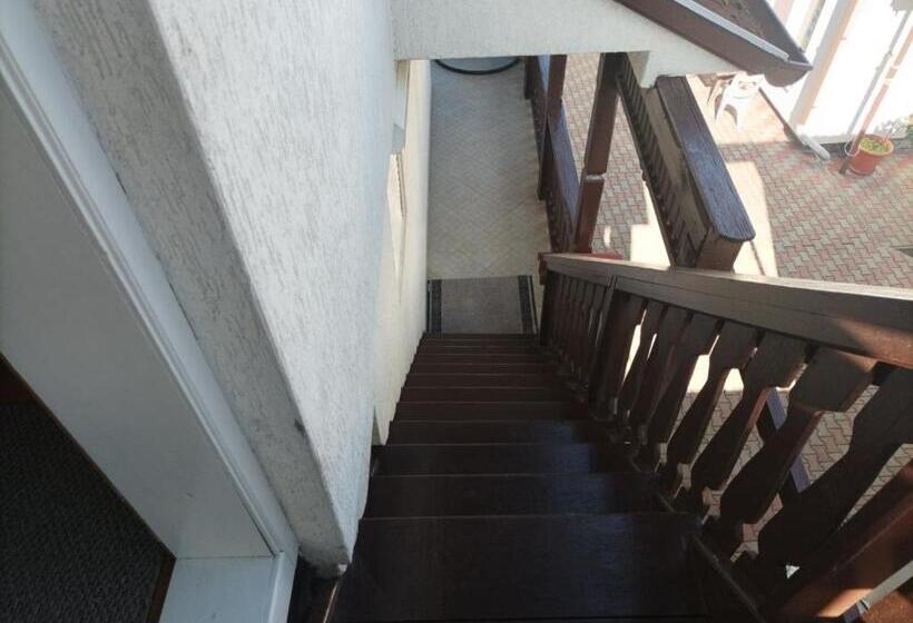 شقة 3 غرف, Zoltán & Erika Panzió Parajd