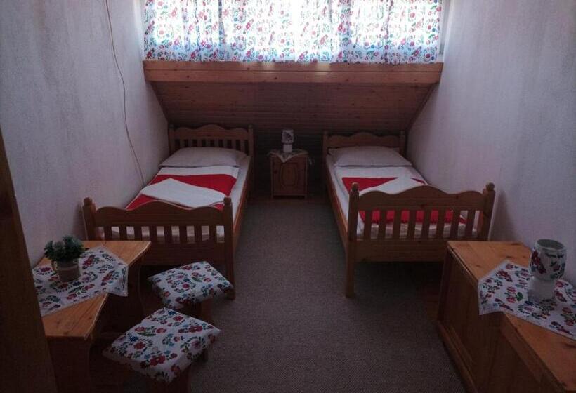 شقة 3 غرف, Zoltán & Erika Panzió Parajd