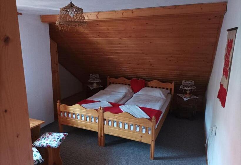 شقة 3 غرف, Zoltán & Erika Panzió Parajd