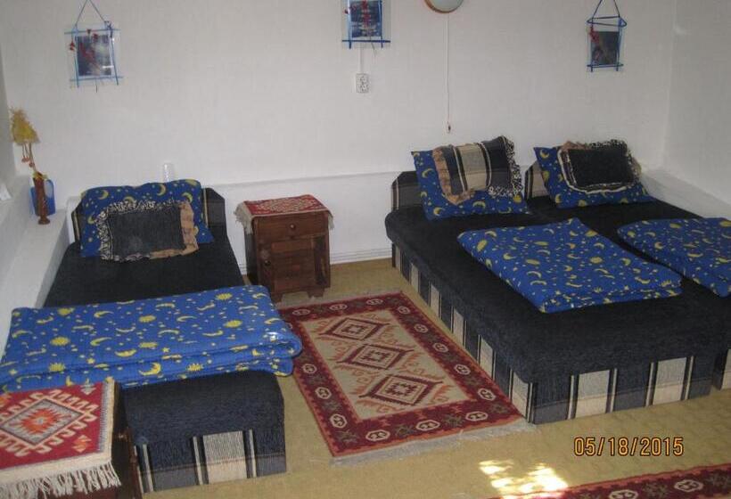 غرفة قياسية ثلاثية مع حمام خارجي, Zoltán & Erika Panzió Parajd