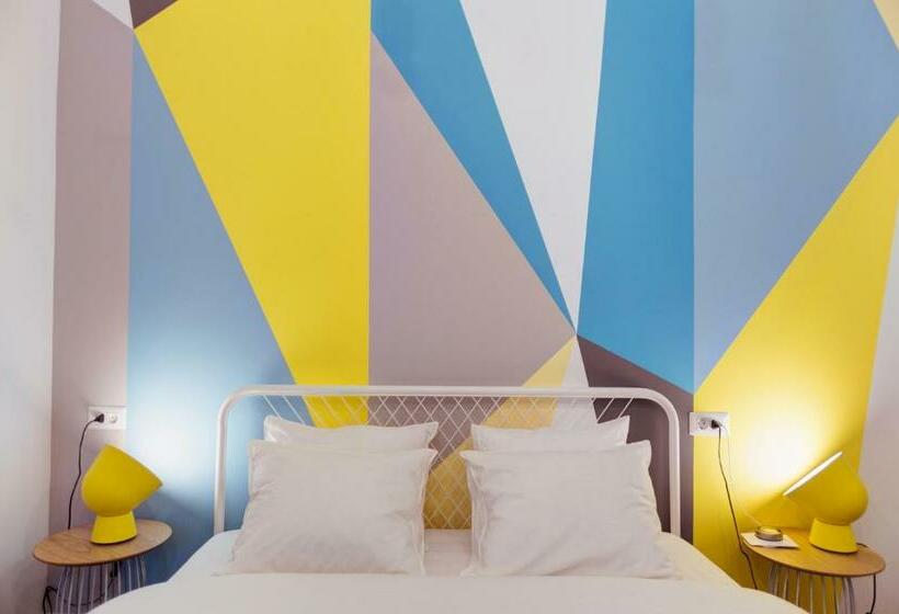 اتاق استاندارد با سرویس بهداشتی مشترک, First Hostel