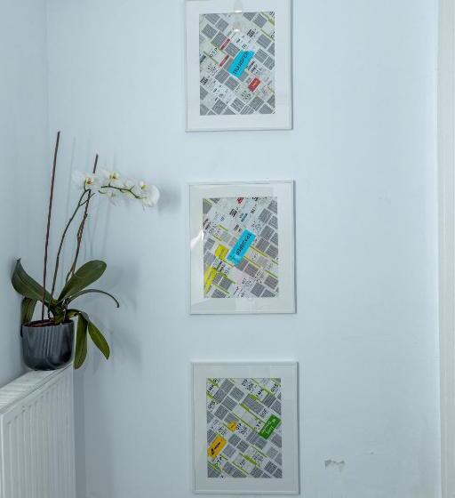 تختخواب در اتاق مشترک, First Hostel