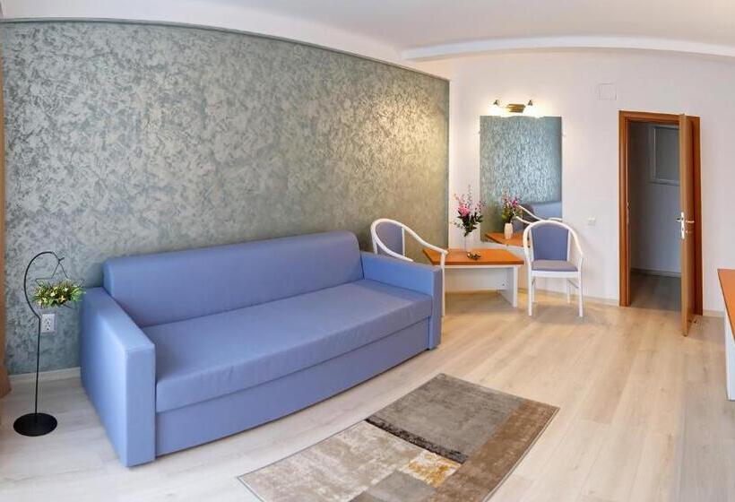 جناح مطلّ علي البحر, Albatros