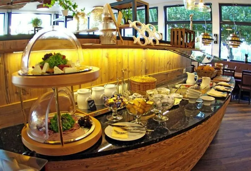 Standard Yhden Hengen Huone, Altes Ruderhaus