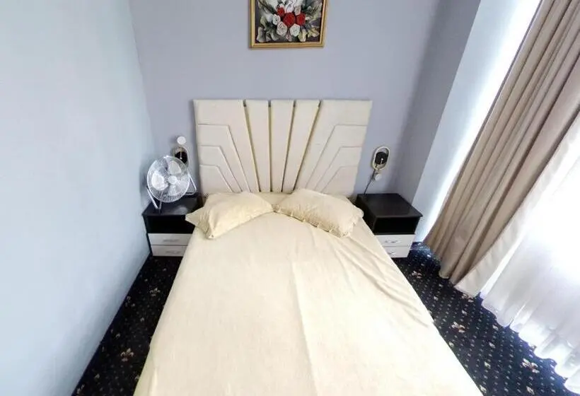 Standard Single Room, Duet