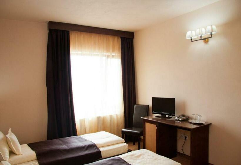 Suite, Hanul De La Rascruce