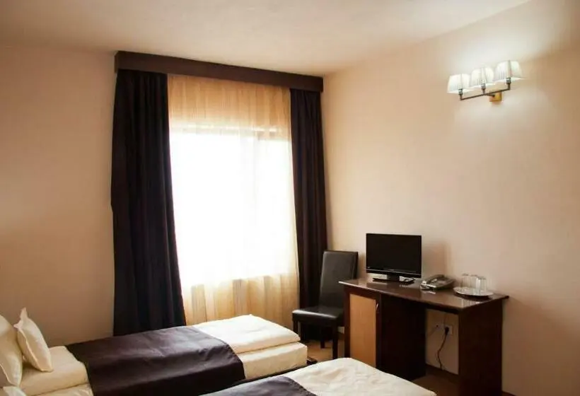 Suite, Hanul De La Rascruce