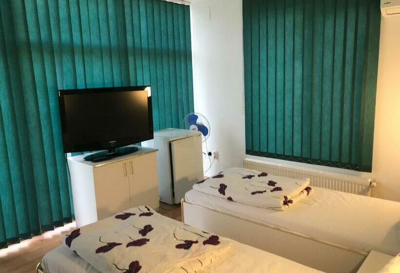 חדר סטנדרט לשלושה, Pension Eclipse