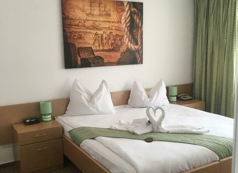 标准间, Pirates Resort