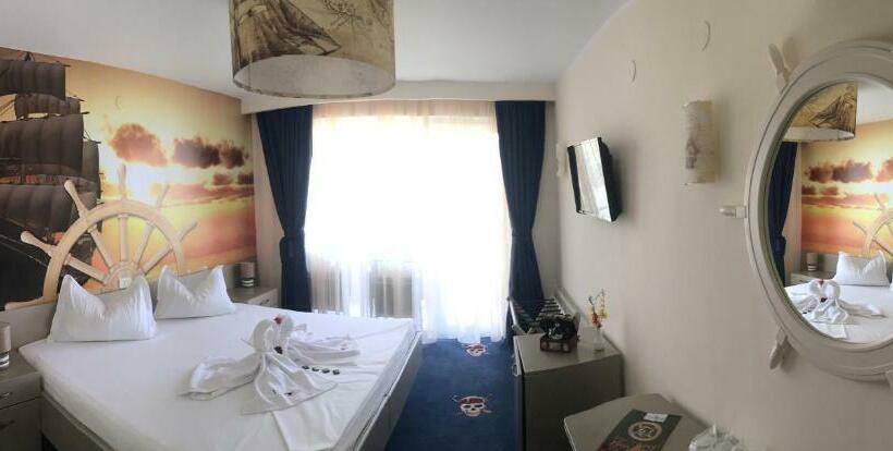 חדר יוקרתי, Pirates Resort