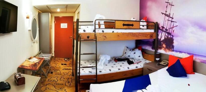 חדר משפתחתי סופריור, Pirates Resort