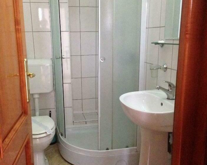 スタンダードトリプルルーム, Motel Buti