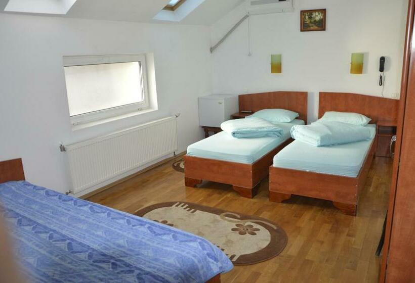 スタンダードトリプルルーム, Motel Buti