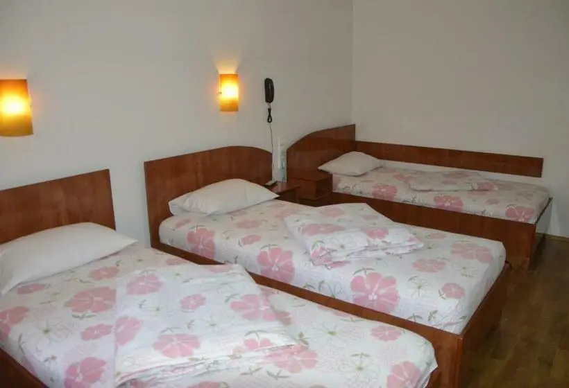スタンダードトリプルルーム, Motel Buti