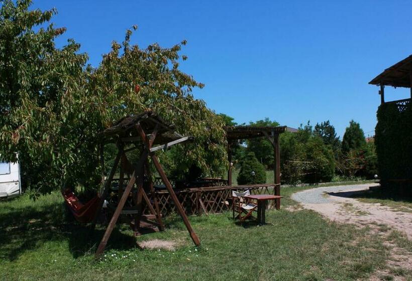 غرفة قياسية رباعية, Marina Park