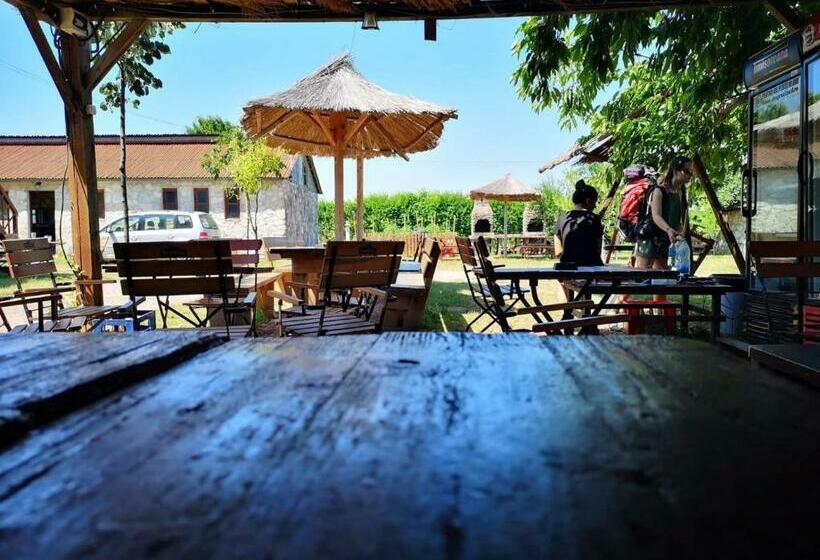 غرفة قياسية رباعية, Marina Park