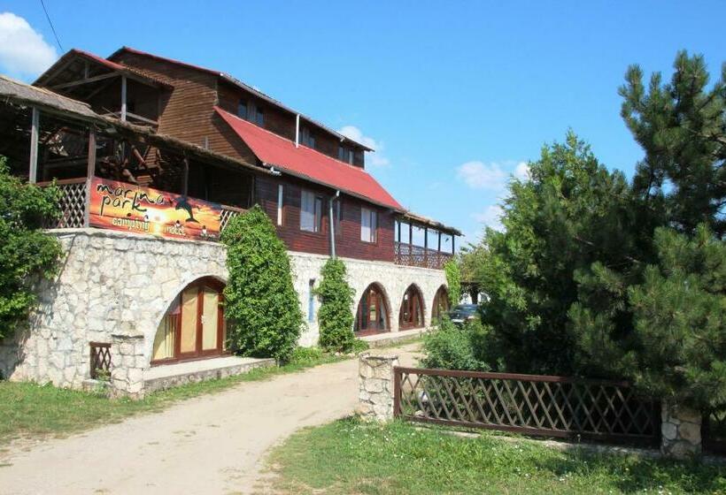 غرفة قياسية رباعية, Marina Park