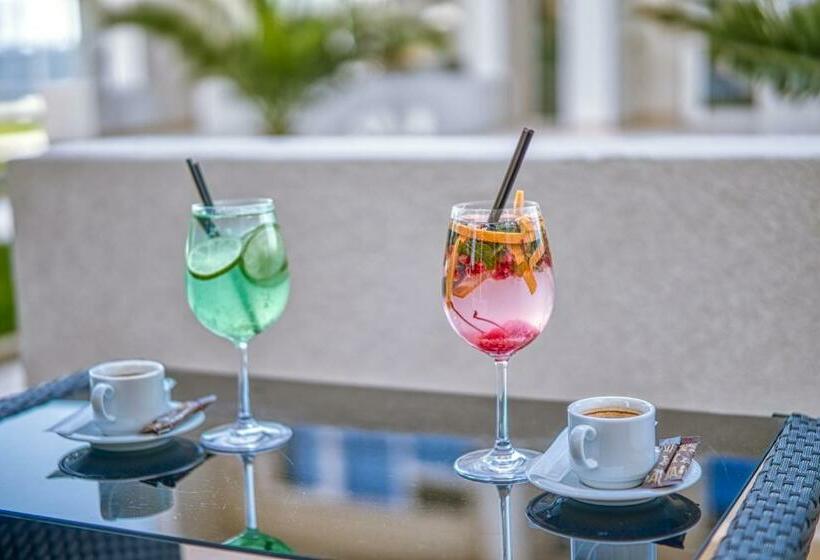 스탠다드 트리플 룸 테라스, Sammos Beach Resort