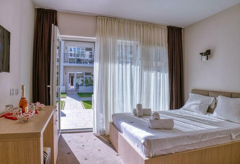 스탠다드 트리플 룸 테라스, Sammos Beach Resort