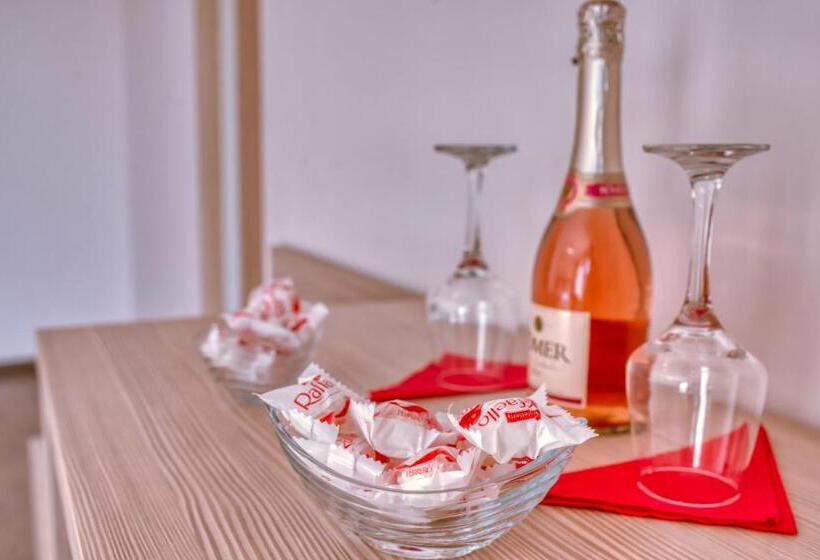 스위트 킹사이즈 침대, Sammos Beach Resort