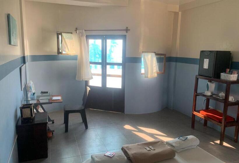 Quarto Estandar, Loki Del Mar