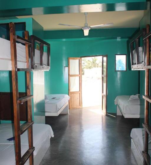 Cama em Quarto Compartilhado, Loki Del Mar