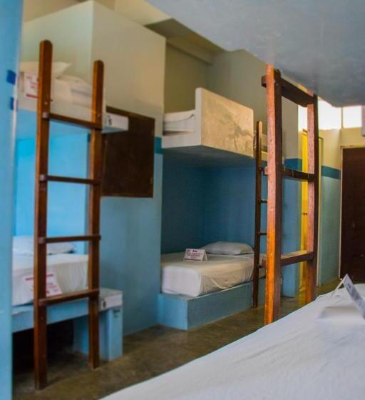 Cama em Quarto Compartilhado, Loki Del Mar