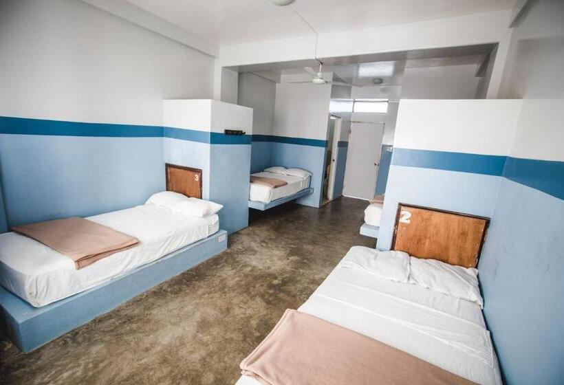 Quarto Triplo Estandar, Loki Del Mar