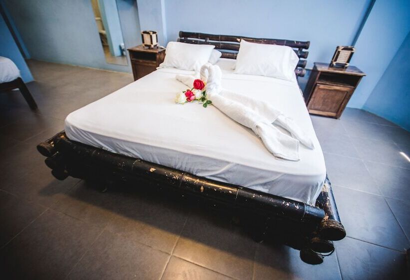 Quarto Estandar, Loki Del Mar