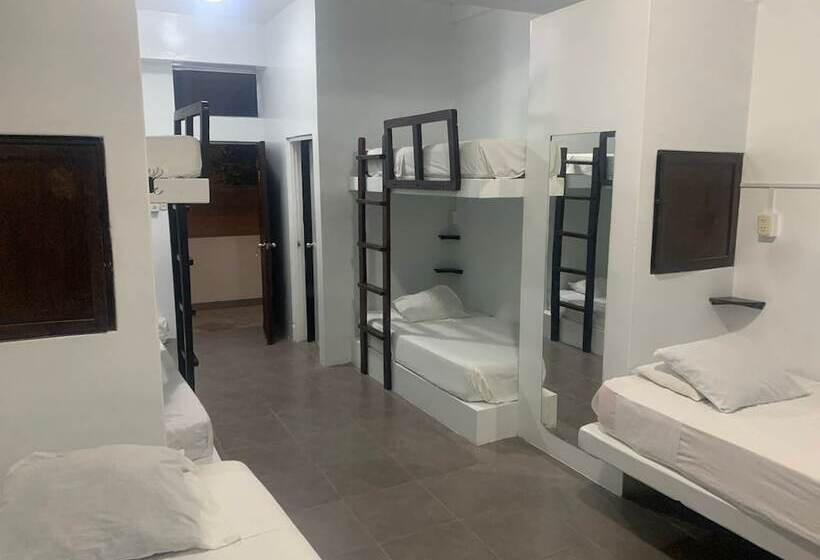 Quarto Quádruplo Estandar, Loki Del Mar