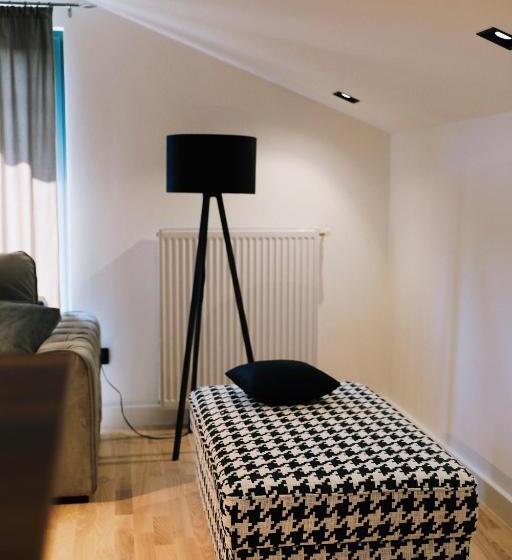 1 Bedroom Penthouse Apartment, Plaza