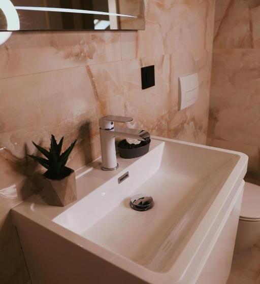 1 Bedroom Penthouse Apartment, Plaza