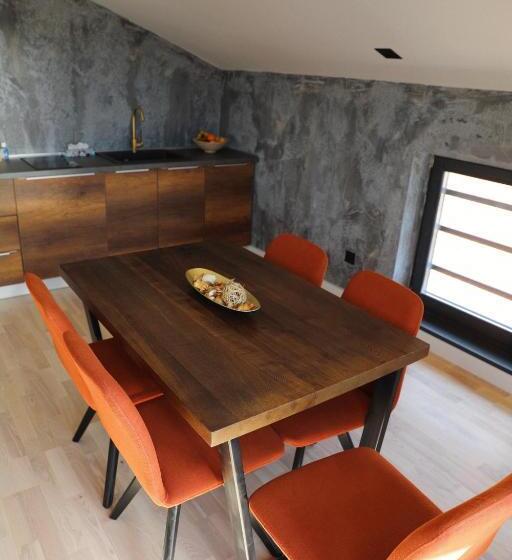 1 Bedroom Penthouse Apartment, Plaza
