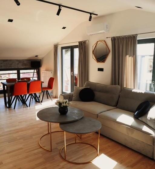 1 Bedroom Penthouse Apartment, Plaza