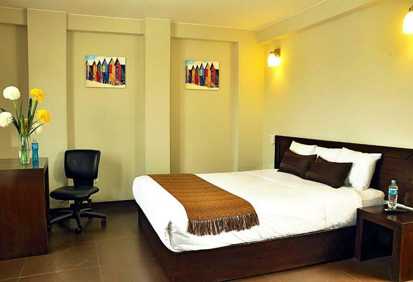 חדר סטנדרט יחיד, Es Riviera Mansion