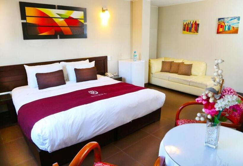 סוויטה, Es Riviera Mansion