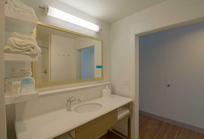 キングサイズベッドのエクゼクティブルーム, Hampton Inn Crestview South I10