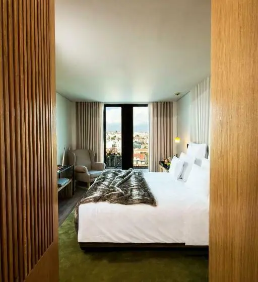 Superior Room City View
