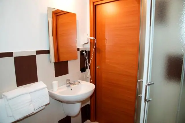 Standard Kolmen Hengen Huone, Ristorante Albergo San Michele