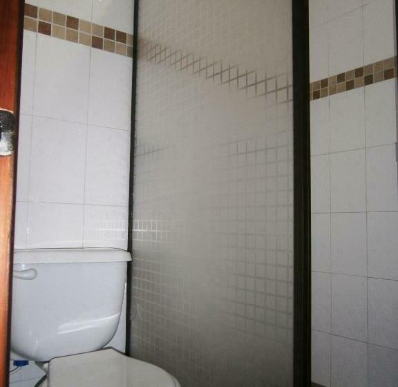 Chambre Triple Standard, Shalom Phe Guaduas